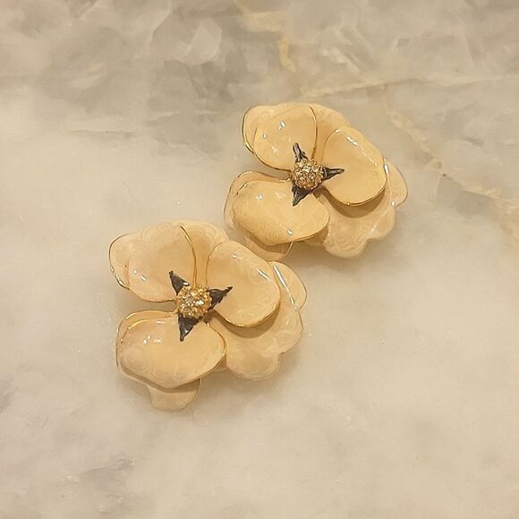 NEW Kenneth Jay Layne Beige Gold Crystal Pave Retro Clip on Flower Earrings - Picture 3 of 9